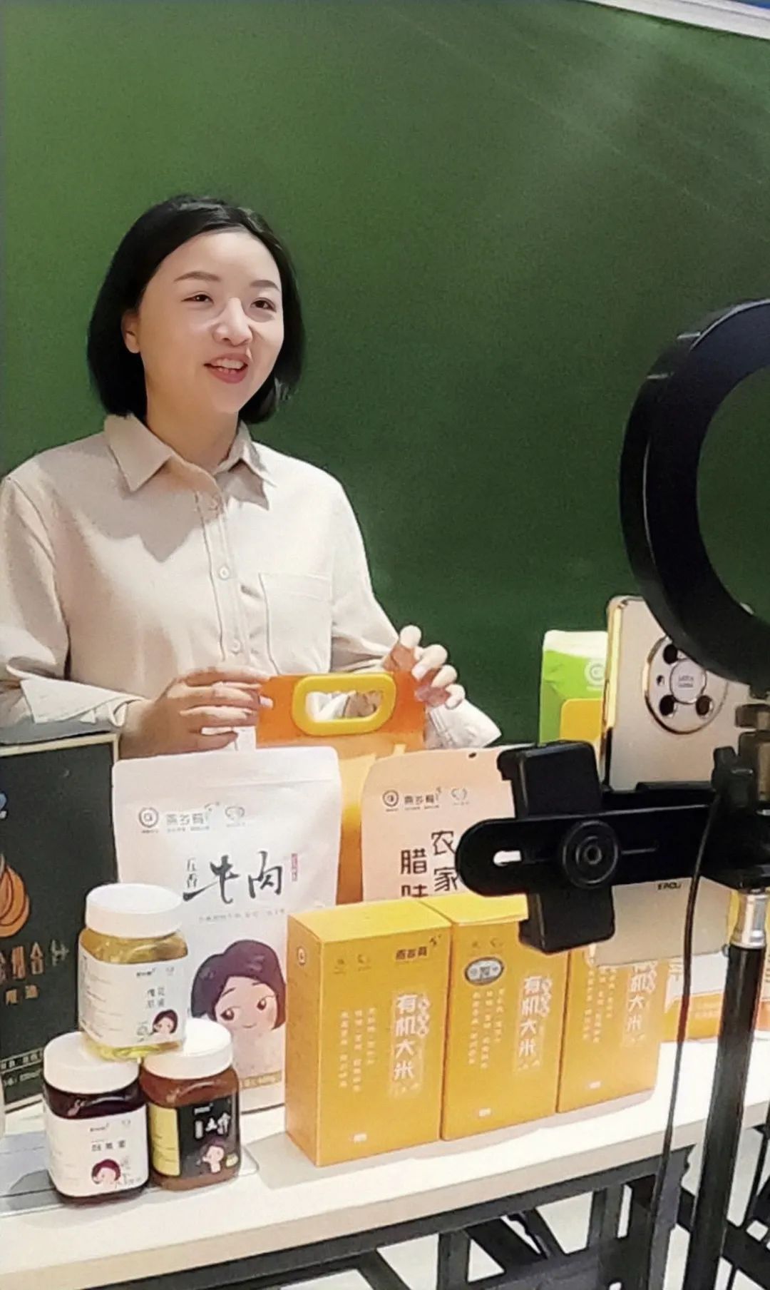 邓小燕： 择一事终一生只为稻花香